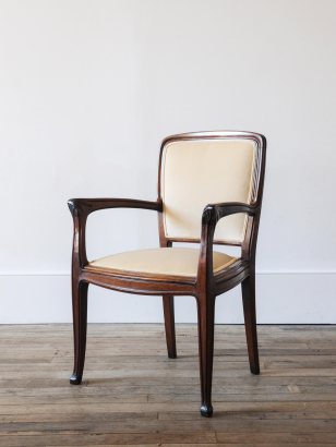 Art Nouveau Walnut Armchair by Louis Majorelle